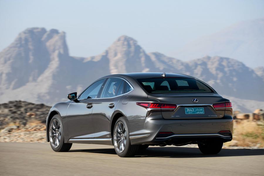  Lexus LS500h AWD 2017 года  (WW) (фото 7 из 40)